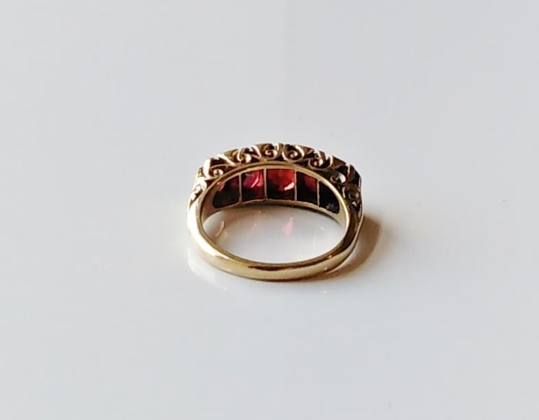 Retro 1972 Heavy Set Garnet & Diamond 9ct Gold Gypsy Ring